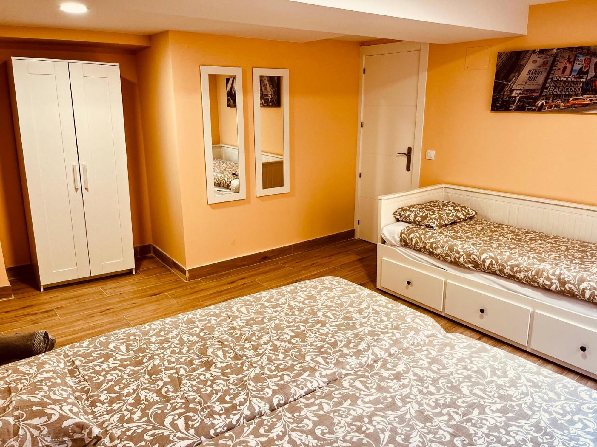 Apartamentos San Nicolas 洛格罗尼奥 外观 照片
